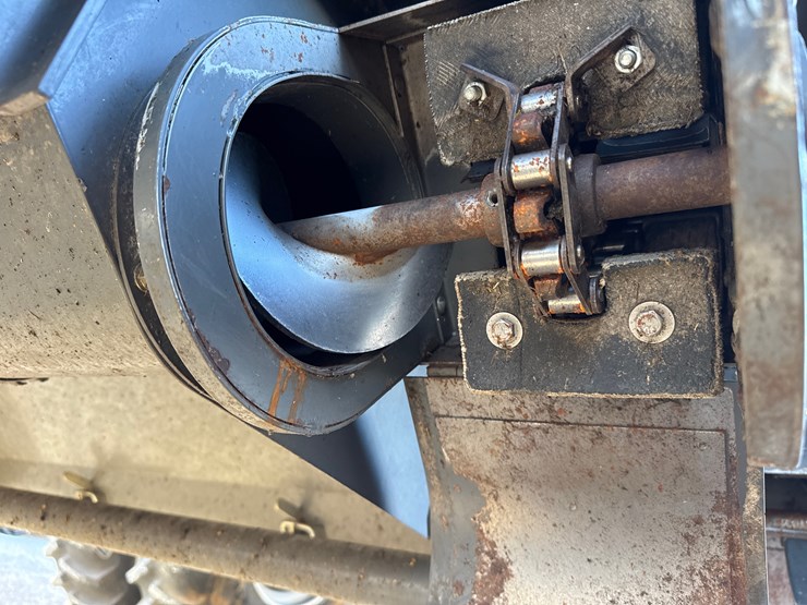 2012-massey-ferguson-9540-image-15