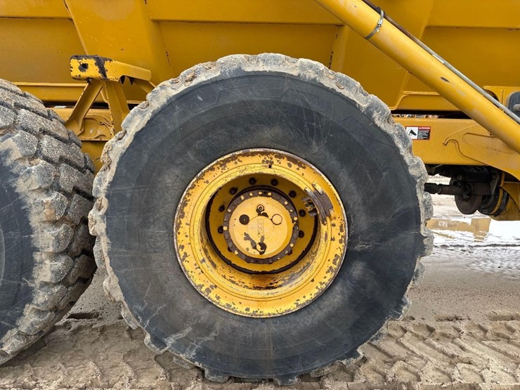 2014-deere-250d-image-13