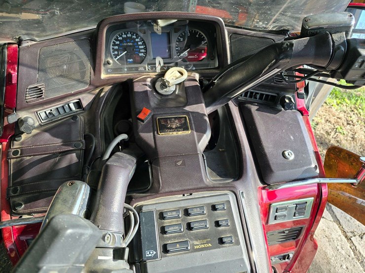 1996-honda-goldwing-gl1500se,-101,566-miles,-am/fm/tape,-air-ride,-new-front-and-rear-tires,-works-a-image-10