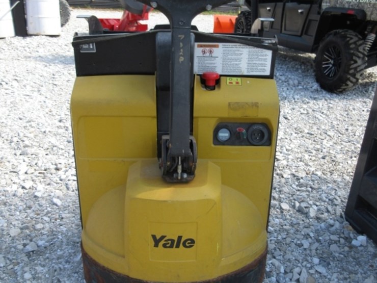 yale-electric-pallet-jack-image-4