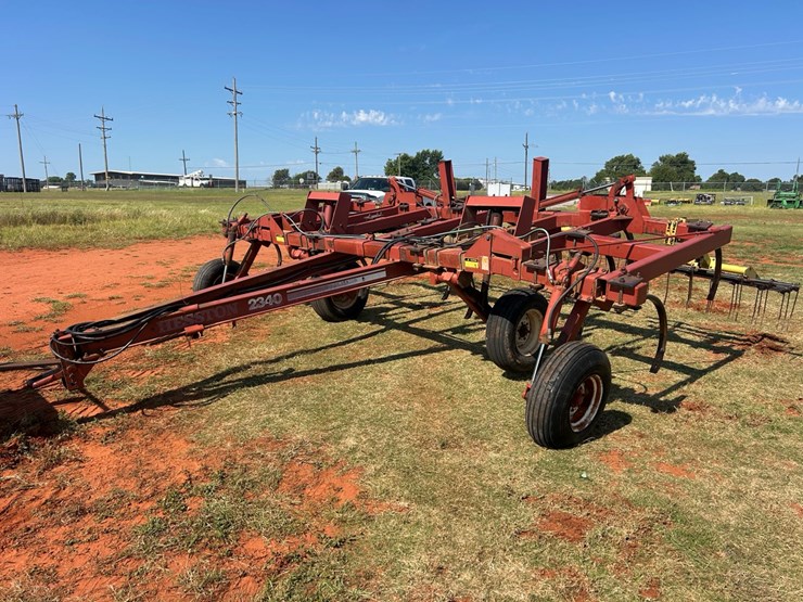 hesston-2340-image-1