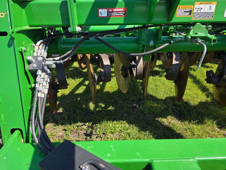 2016-john-deere-18-image-77