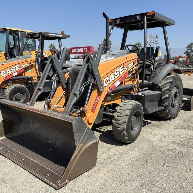 2021 CASE 570N EP