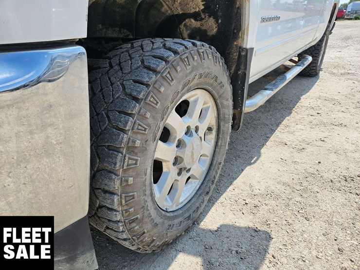 2015-chevrolet-silverado-3500hd-image-15