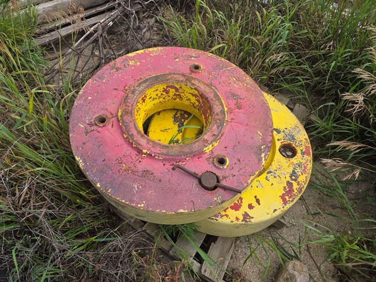 (2)-pair-of-wheel-weights,-believed-to-have-come-off-a-oliver-tractor,-but-unsure-image-4