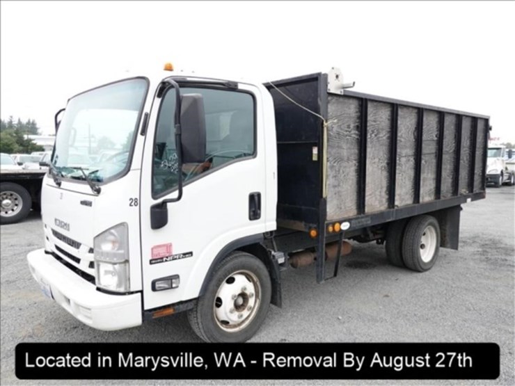 2016-isuzu-npr-image-1