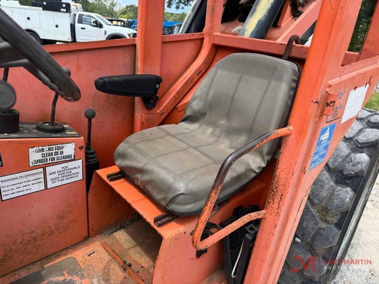 2005-jlg-8042-image-16