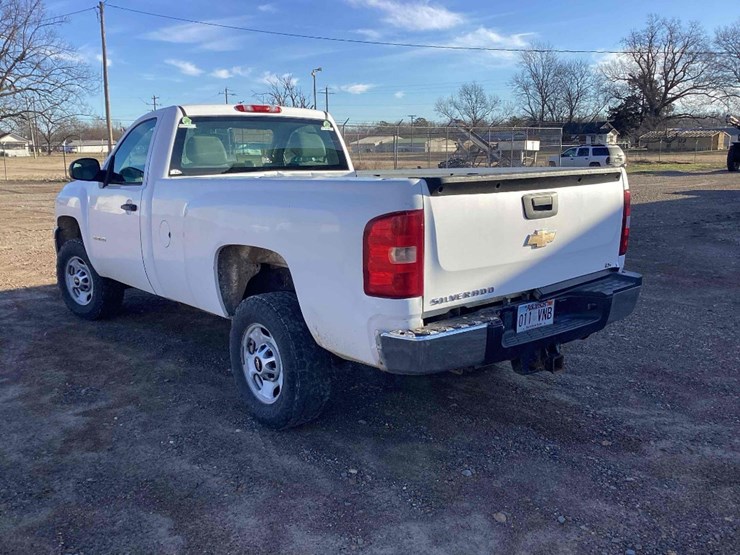 2013-chevrolet-silverado-2500-image-8
