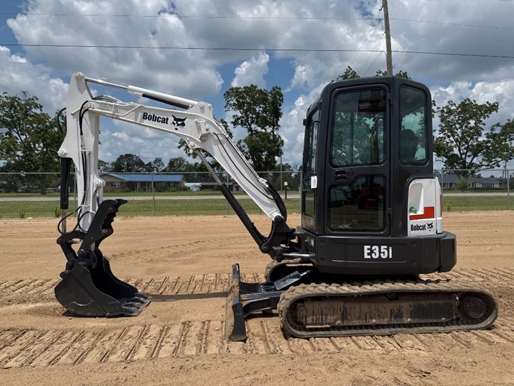 2015-bobcat-e35-image-3