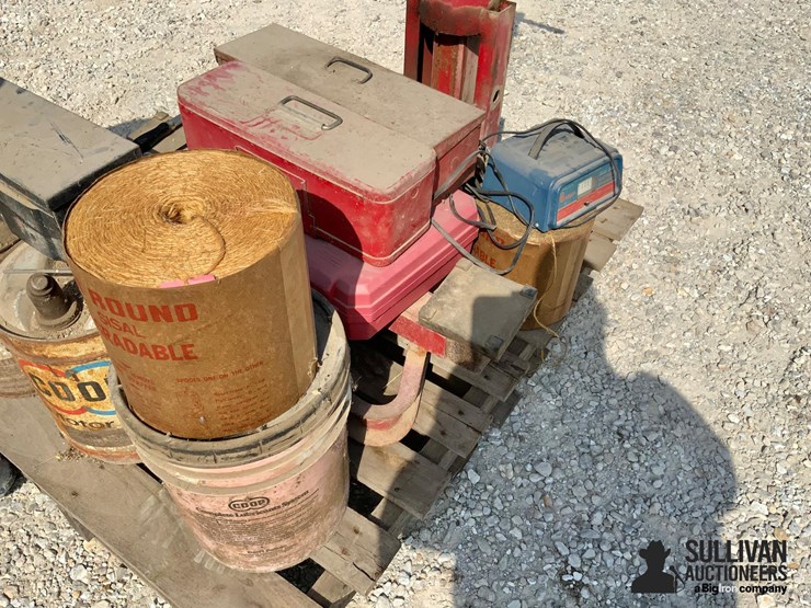 pallet-of-shop-supplies-&-tools-image-14