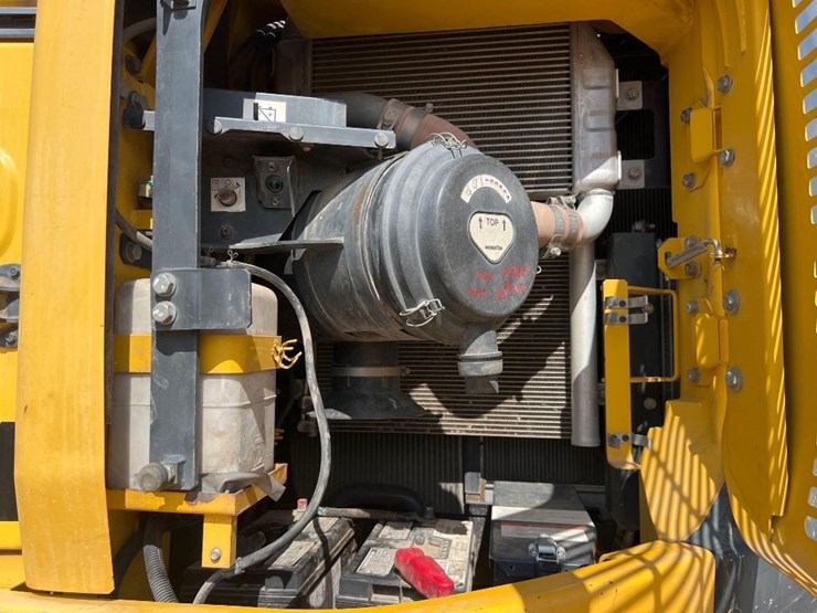 2017-komatsu-pc228us-lc-10-image-32