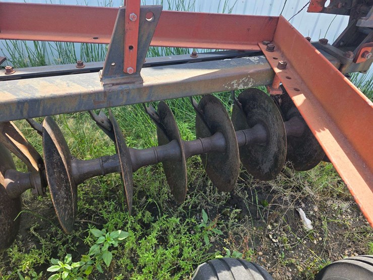 ih-470-tandem-disk,-manual-fold-wings,-9.5l-14-tires-on-6-bolt-rims,-hydraulic-lift,-rear-hitch,-dis-image-10