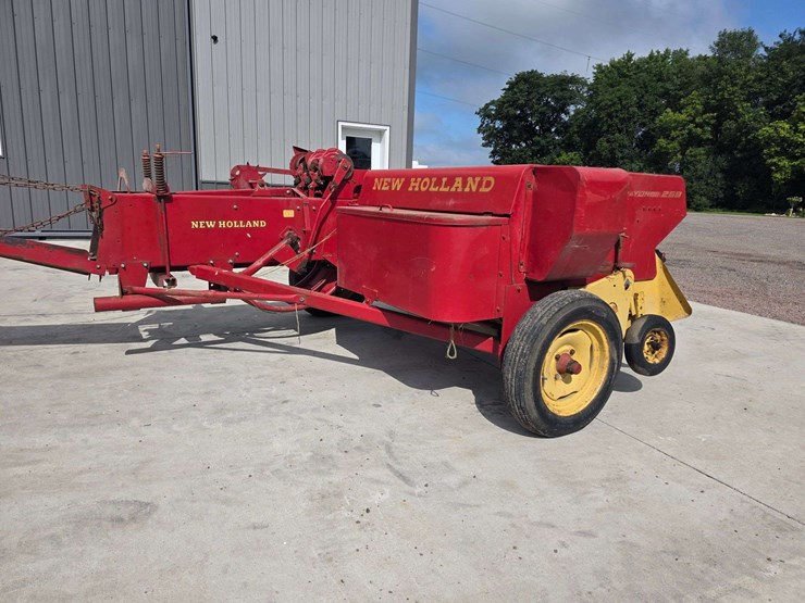 new-holland-268-image-3