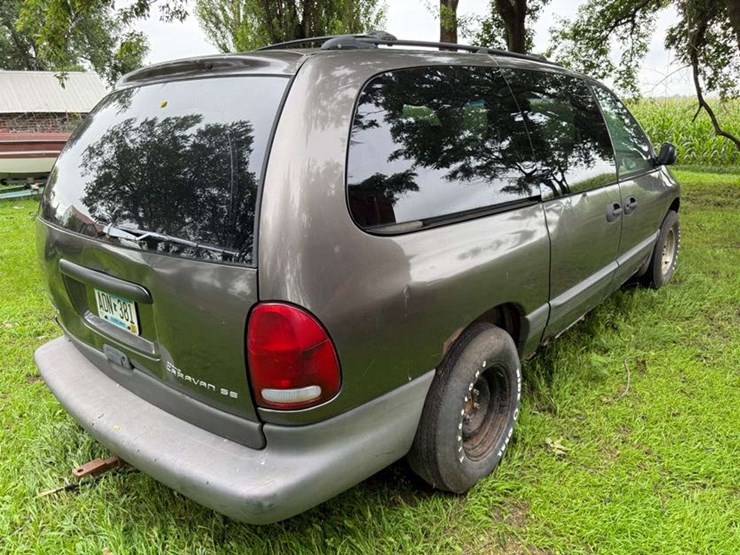 1997-dodge-caravan-image-4