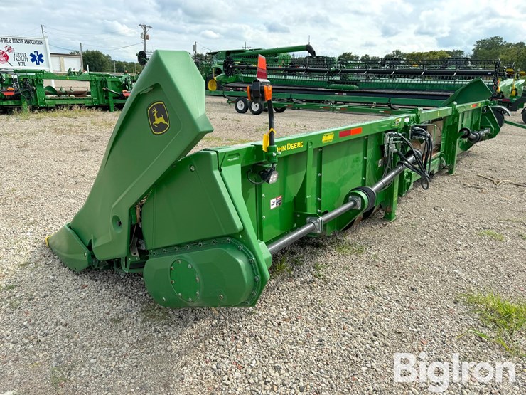 2021-john-deere-c18r-image-6