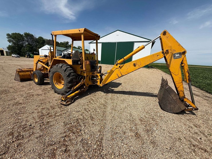 john-deere-310d-image-11