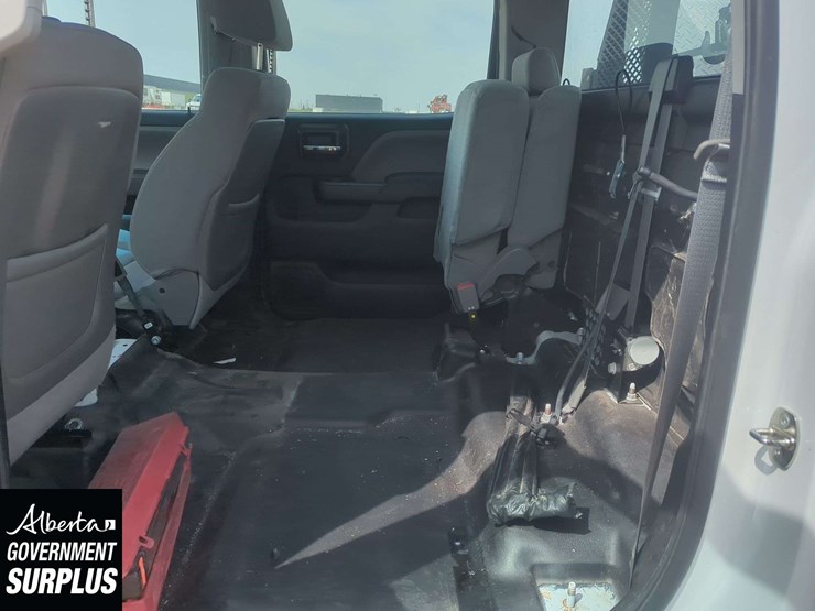 2015-chevrolet-silverado-2500hd-image-15