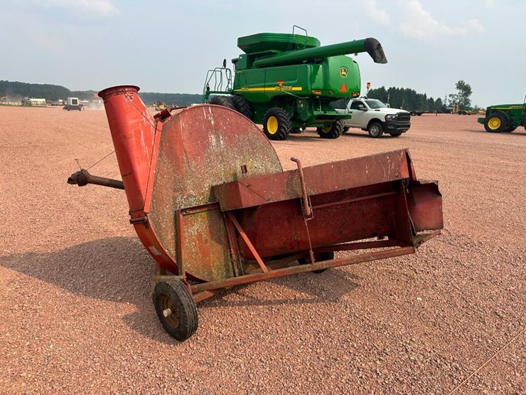 new-holland-770w-image-3
