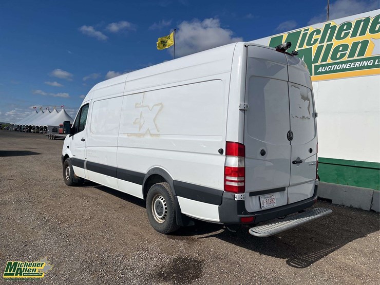 2016-mercedes-benz-sprinter-2500-image-10