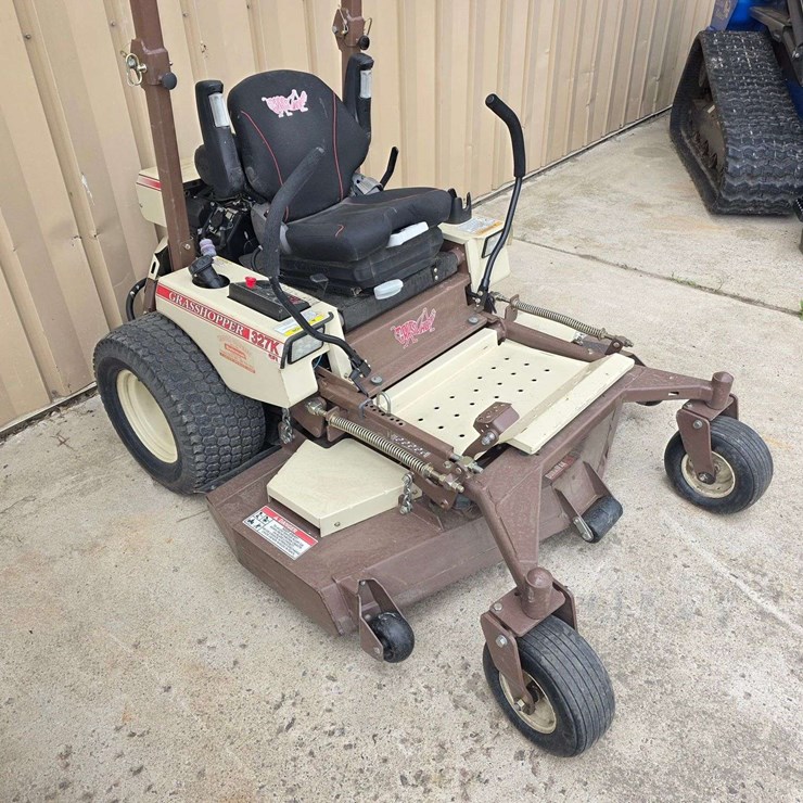 2015 Grasshopper 327K Mid Mount Zero Turn Lawn Mower, Rear Discharge, 383 Hours, Duramax 61 Professi