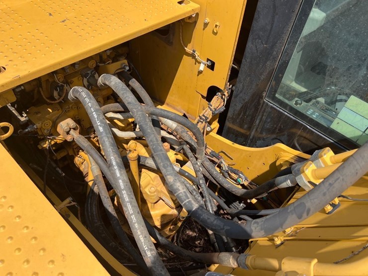 caterpillar-320fl-image-29