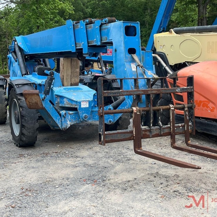 2017 GENIE GTH1056