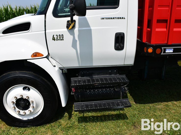 2004-international-durastar-4300-image-13