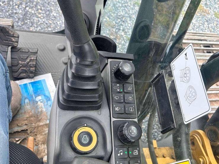 2018-caterpillar-320gc-image-37