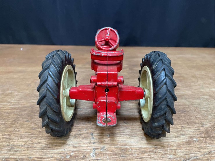 1/16-farmall-404-ertl-image-4