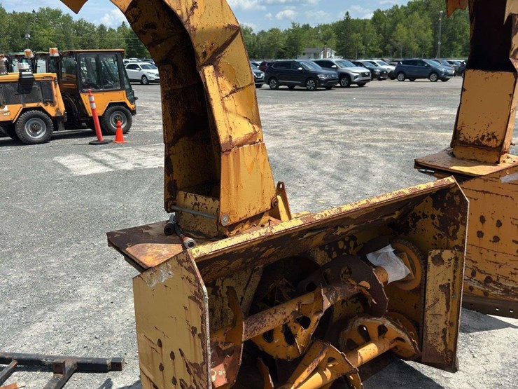 trackless-snowblower-with-pto-shaft-image-2