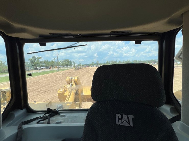 2015-caterpillar-d9t-image-39
