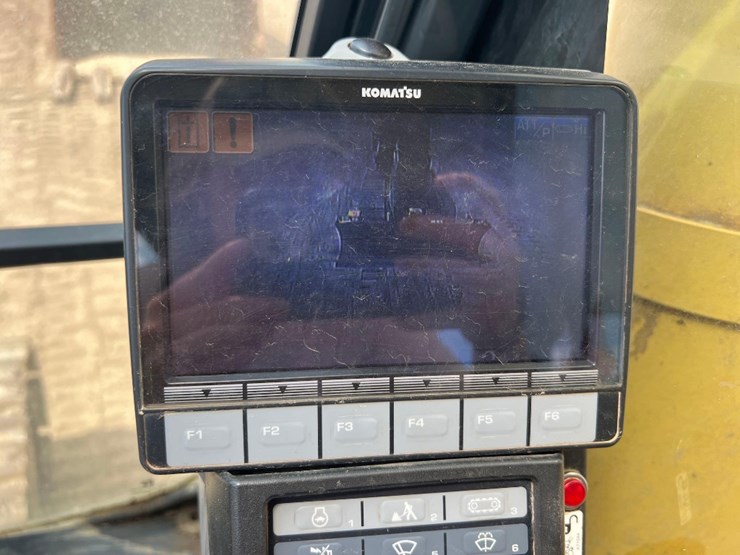 2013-komatsu-pc490-lc-10-image-42