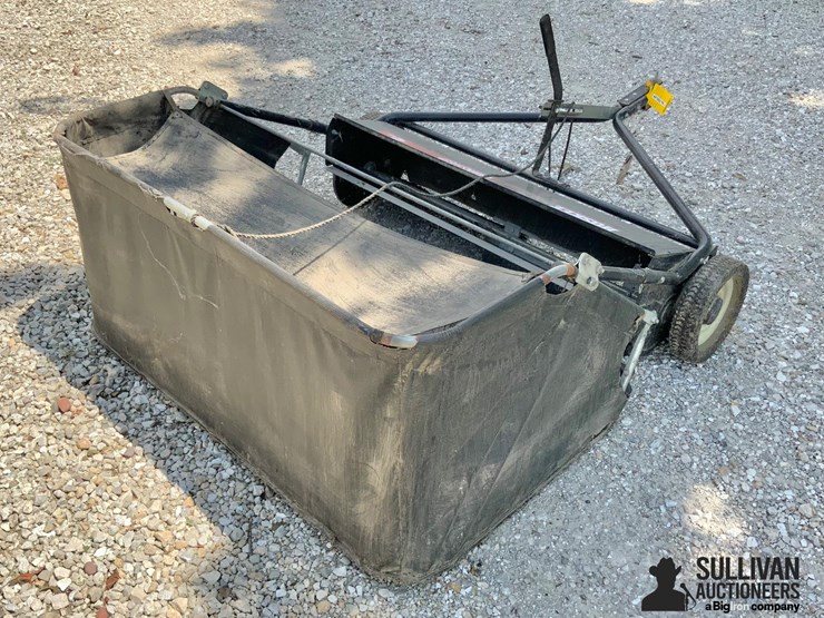 huskee-42”-lawn-sweep-image-5