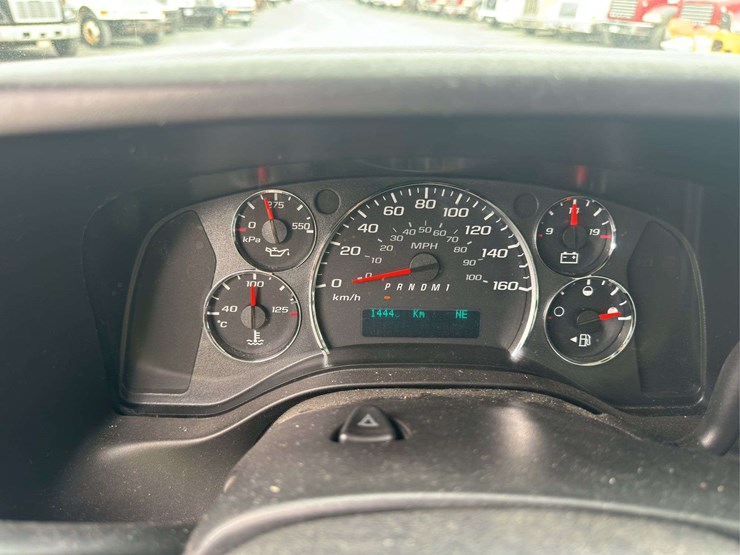 2010-chevrolet-express-2500-image-25