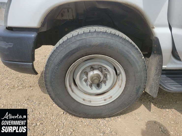 2014-ford-cargo-image-9