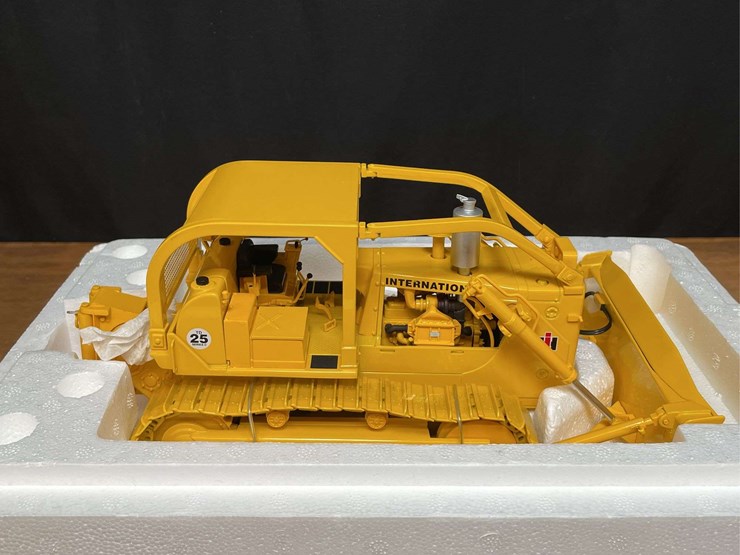1/25-ih-td25-crawler-nib-1st-gear-image-6