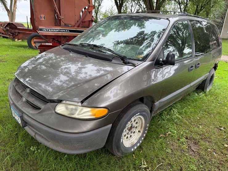 1997-dodge-caravan-image-1