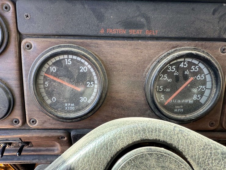 1993-freightliner-fld112-image-55