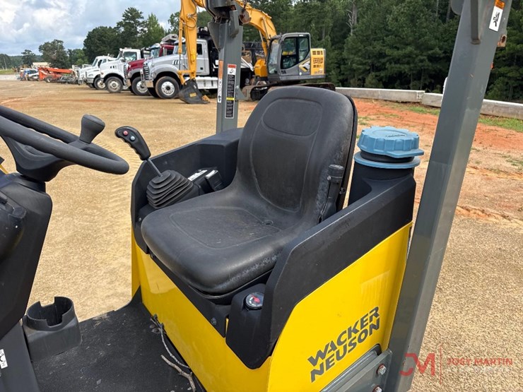 2021-wacker-rd12-double-drum-roller-image-7