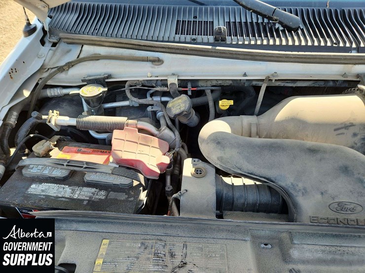 2013-ford-cargo-image-11