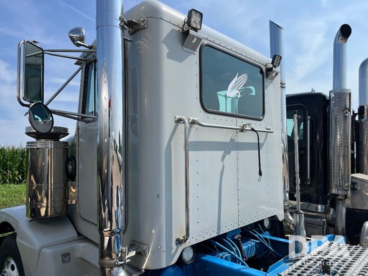 1993-peterbilt-377-image-46