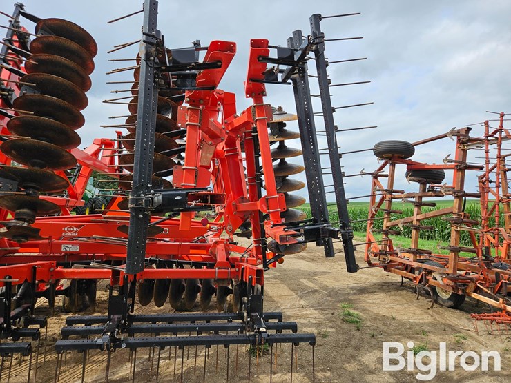 2012-kuhn-krause-8200-flex-wing-tandem-disk-harrow-image-19