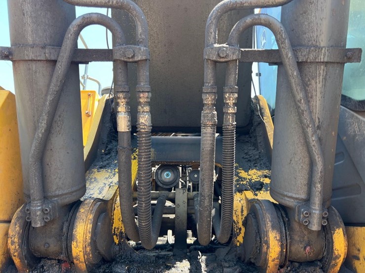2013-deere-470g-lc-image-28