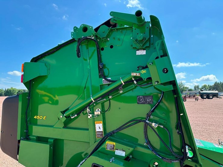 2022-john-deere-450e-image-12