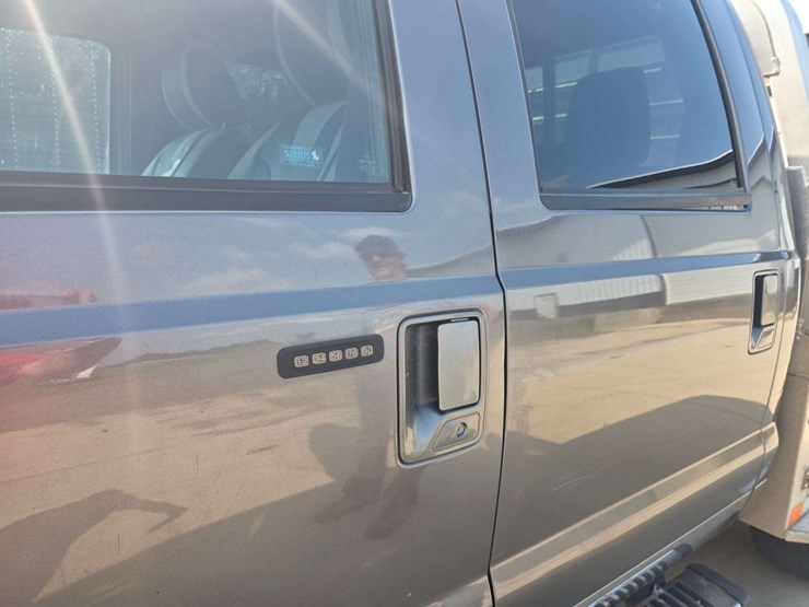 2011-ford-f350-image-16