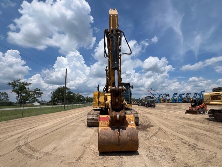 2022-caterpillar-335-image-7