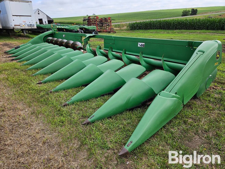2010-john-deere-612cx-corn-head-image-1