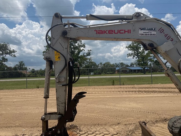 2018-takeuchi-tb240-image-19