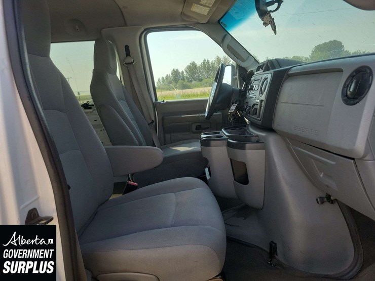 2014-ford-cargo-image-22