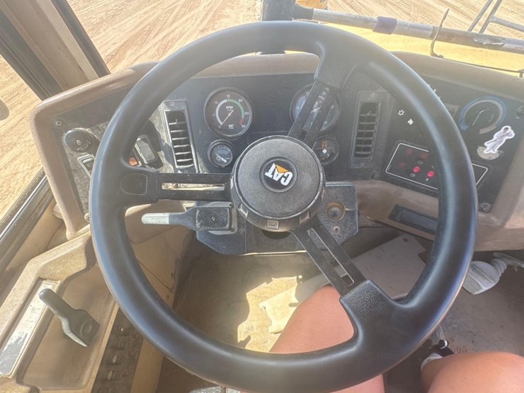 1998-caterpillar-d250e-image-31